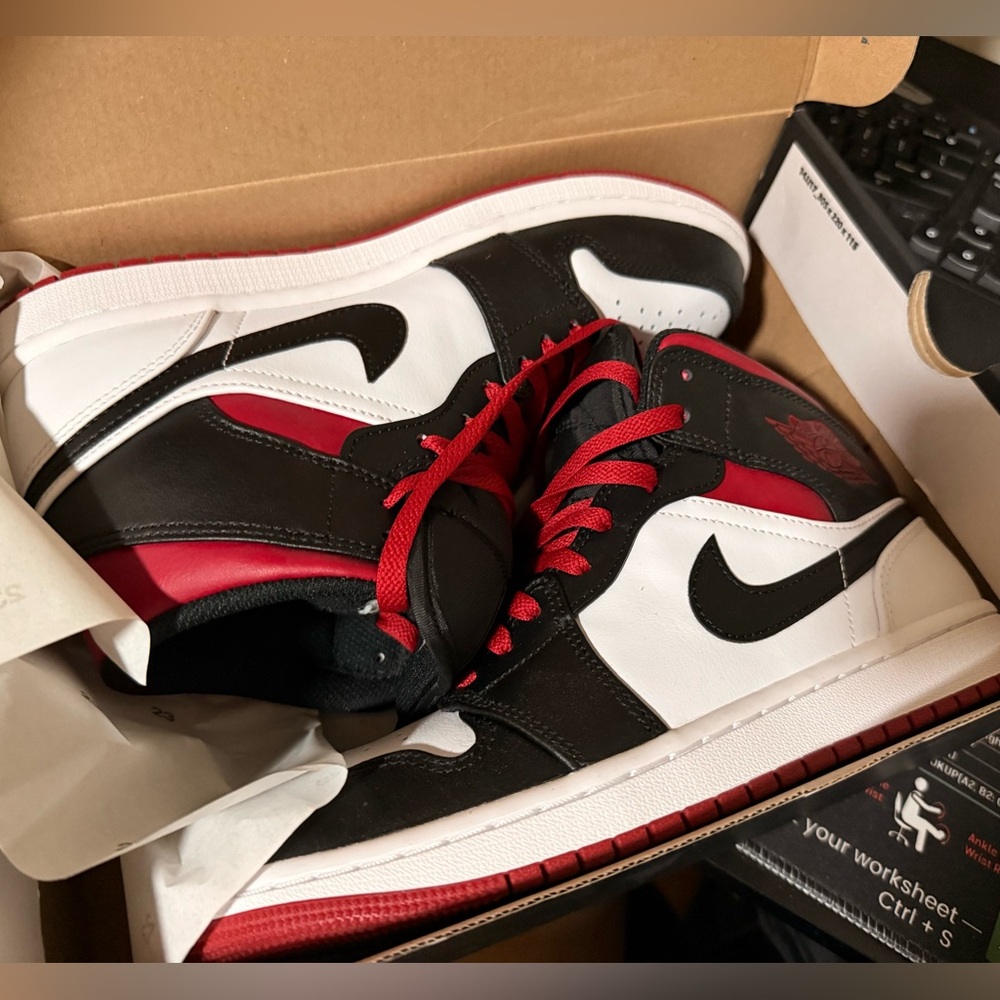 Nike Men's / woman(9) Black, White, and Red High-Top Sneakers